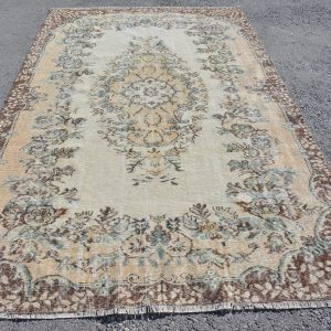 Vintage Turkish Rug TR79850 Image 1