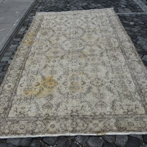5.8 ft. x 9.3 ft. Vintage Turkish Rug TR35325 Image 1