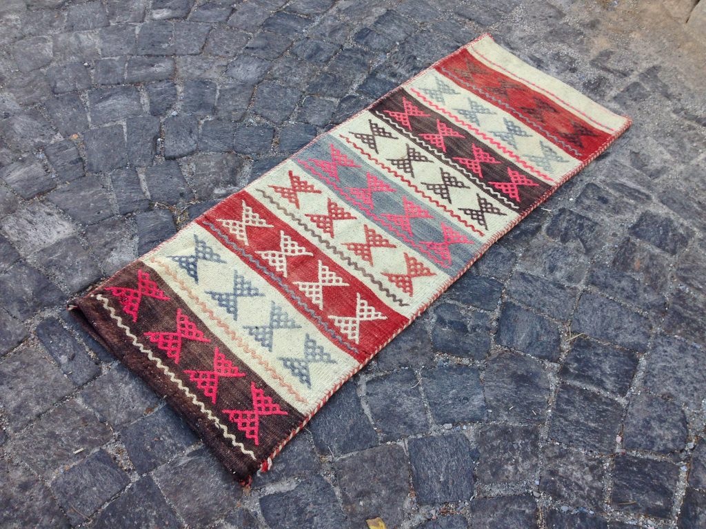 1.8 Ft. X 4.8 Ft. Vintage Kilim Rug TR10602 – Turk Rugs