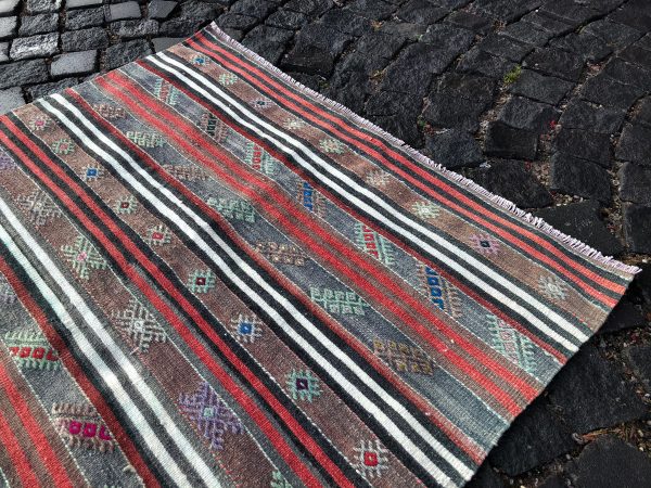 3.2 ft. x 4.7 ft. Vintage Kilim Rug TR49482 Image 6