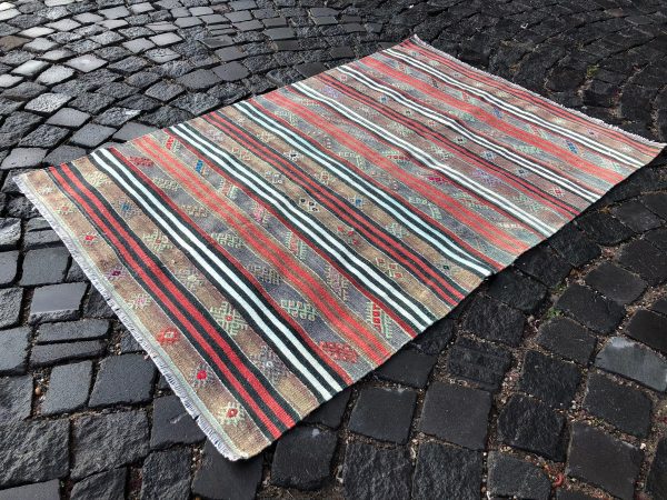 3.2 ft. x 4.7 ft. Vintage Kilim Rug TR49482 Image 1