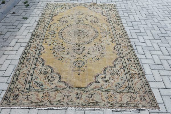 5.7 ft. x 9 ft. Vintage Turkish Rug TR67265 Image 1