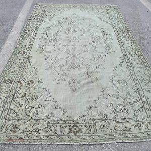 5.7 ft. x 9.7 ft. Vintage Turkish Rug TR67645 Image 1