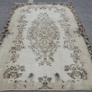 5.5 ft. x 8.2 ft. Vintage Turkish Rug TR67945 Image 1