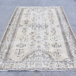 5.6 ft. x 8.9 ft. Vintage Turkish Rug TR90005 Image 1