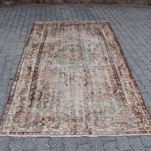 4.7 ft. x 8.5 ft. Vintage Turkish Rug TR04186 Image 1