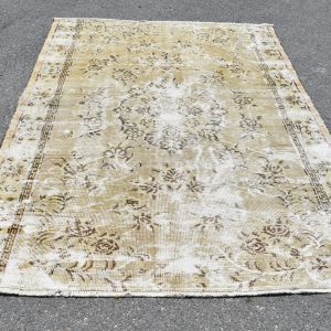 5.6 ft. x 8 ft. Vintage Turkish Rug TR17396 Image 1