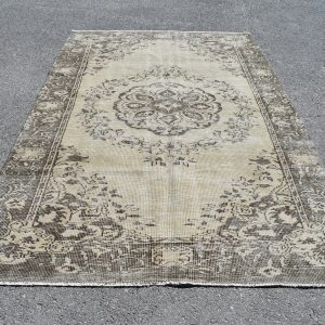5.7 ft. x 8.8 ft. Vintage Turkish Rug TR19206 Image 1