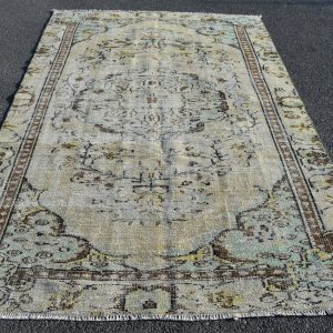 5.1 ft. x 9.2 ft. Vintage Turkish Rug TR22886 Image 1