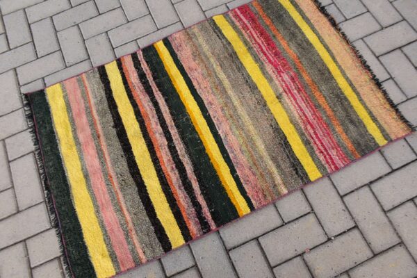 2.6 ft. x 4 ft. Vintage Kilim Rug TR58332 Image 2