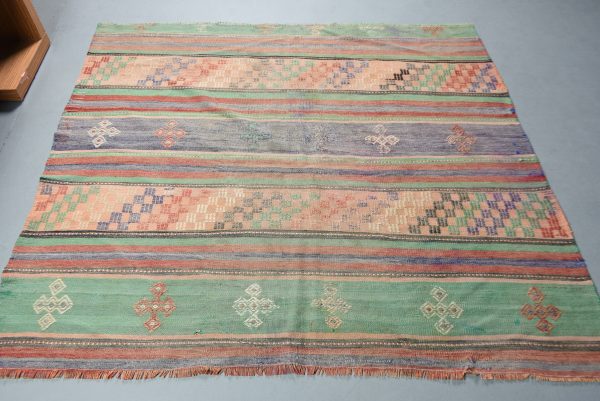 5.2 ft. x 5.9 ft. Vintage Kilim Rug TR58672 Image 1