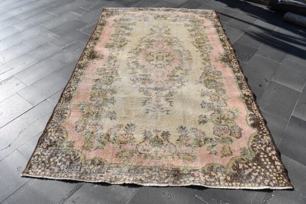 5.7 ft. x 9.7 ft. Vintage Turkish Rug TR00367 Image 2