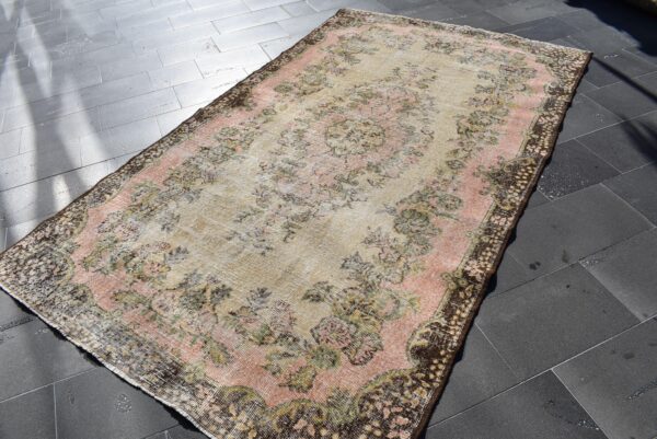 5.7 ft. x 9.7 ft. Vintage Turkish Rug TR00367 Image 1