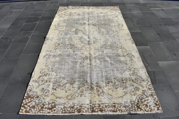 5.2 ft. x 9.5 ft. Vintage Turkish Rug TR00377 Image 2