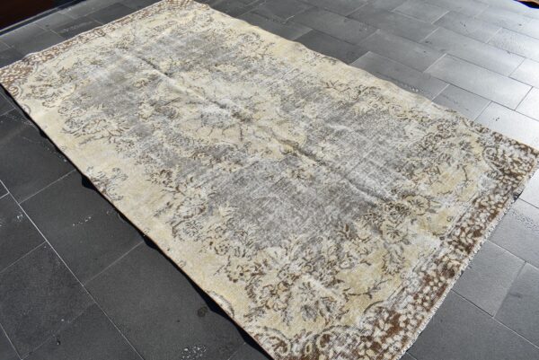 5.2 ft. x 9.5 ft. Vintage Turkish Rug TR00377 Image 3