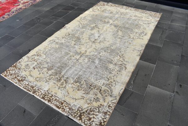 5.2 ft. x 9.5 ft. Vintage Turkish Rug TR00377 Image 1