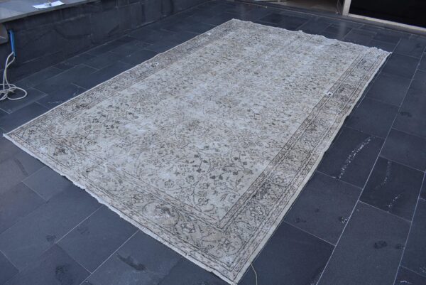 6.9 ft. x 10.8 ft. Vintage Turkish Rug TR00547 Image 1