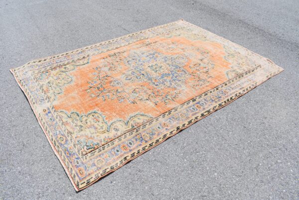 5.7 ft. x 8.6 ft. Vintage Turkish Rug TR00557 Image 1