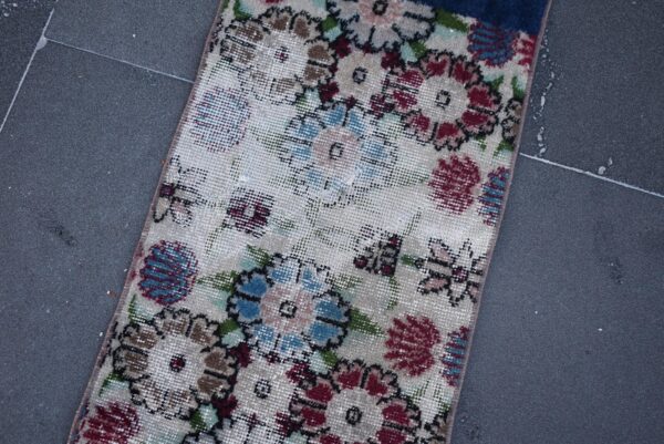 1.3 ft. x 2.6 ft. Vintage Turkish Rug TR00597 Image 4