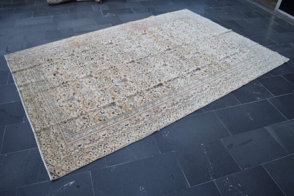 6.5 ft. x 9.6 ft. Vintage Turkish Rug TR00607 Image 1