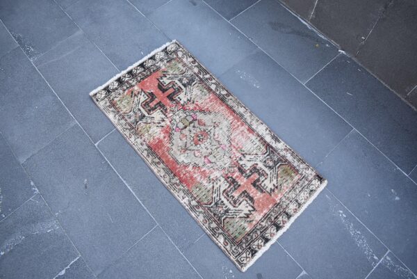 1.6 ft. x 3.4 ft. Vintage Turkish Rug TR00617 Image 2