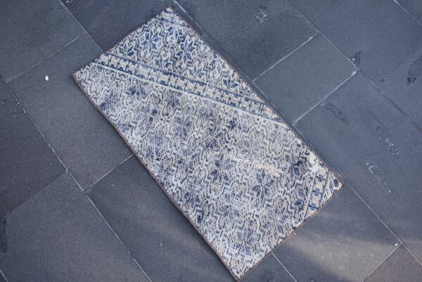 1.3 ft. x 2.6 ft. Vintage Turkish Rug TR00677 Image 2