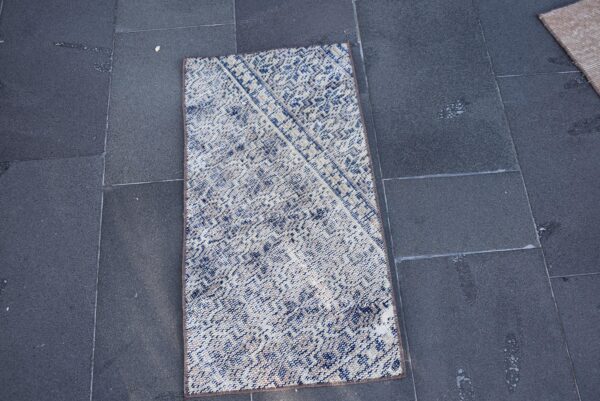 1.3 ft. x 2.6 ft. Vintage Turkish Rug TR00677 Image 3