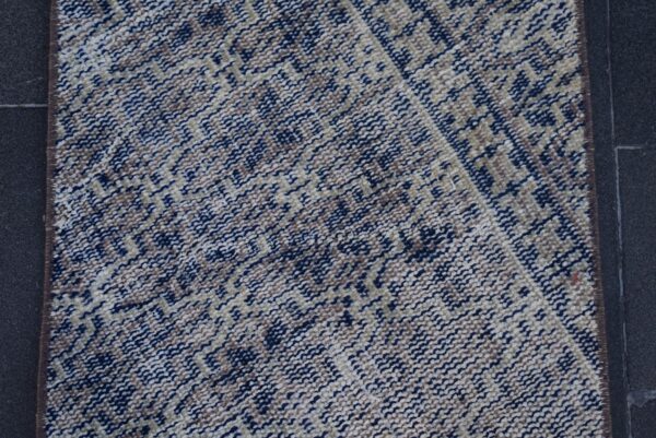 1.3 ft. x 2.6 ft. Vintage Turkish Rug TR00677 Image 5
