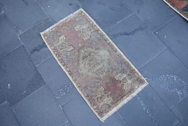 1.4 ft. x 2.8 ft. Vintage Turkish Rug TR00687 Image 2
