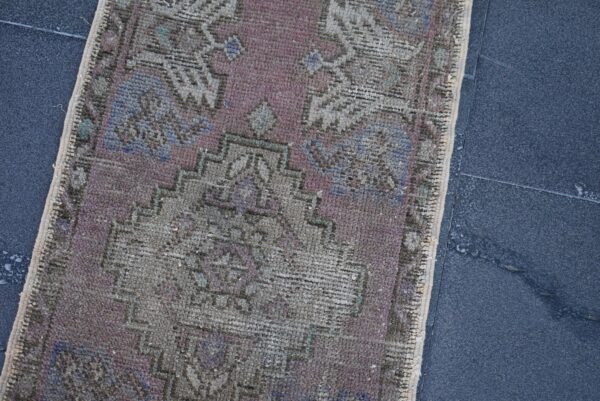 1.4 ft. x 2.8 ft. Vintage Turkish Rug TR00687 Image 4