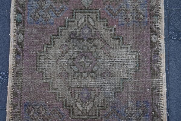 1.4 ft. x 2.8 ft. Vintage Turkish Rug TR00687 Image 5