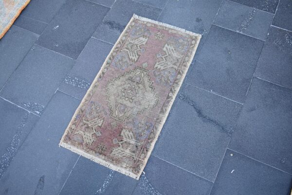 1.4 ft. x 2.8 ft. Vintage Turkish Rug TR00687 Image 1