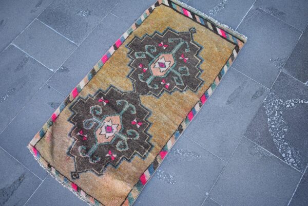 1.7 ft. x 3.6 ft. Vintage Turkish Rug TR00697 Image 1