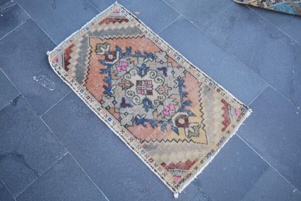 1.7 ft. x 3.1 ft. Vintage Turkish Rug TR00727 Image 2