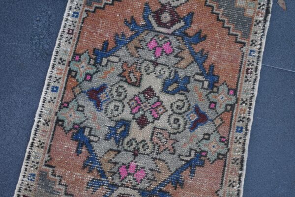 1.7 ft. x 3.1 ft. Vintage Turkish Rug TR00727 Image 4