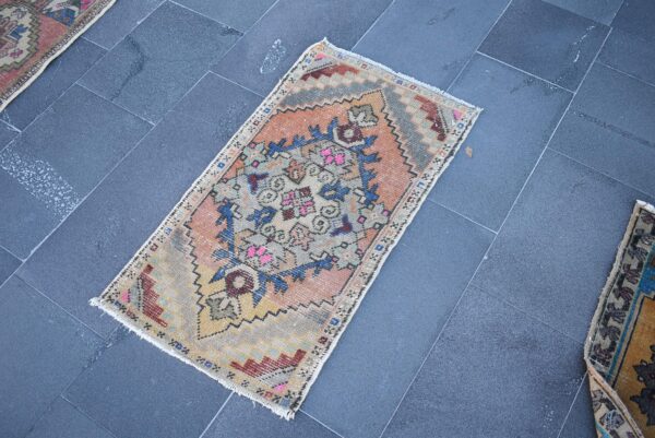 1.7 ft. x 3.1 ft. Vintage Turkish Rug TR00727 Image 1