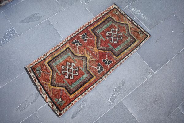 1.5 ft. x 3.3 ft. Vintage Turkish Rug TR00737 Image 1