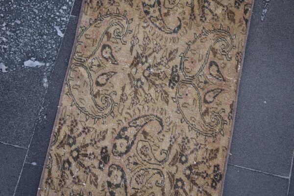 1.4 ft. x 2.6 ft. Vintage Turkish Rug TR00867 Image 4