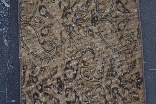 1.4 ft. x 2.6 ft. Vintage Turkish Rug TR00867 Image 5