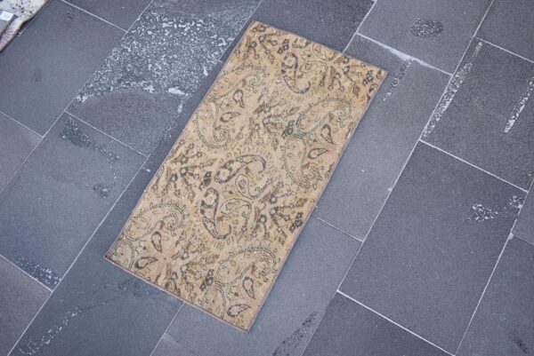 1.4 ft. x 2.6 ft. Vintage Turkish Rug TR00867 Image 1