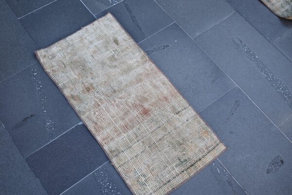 1.4 ft. x 2.7 ft. Vintage Turkish Rug TR00947 Image 3