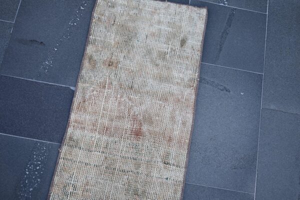 1.4 ft. x 2.7 ft. Vintage Turkish Rug TR00947 Image 4