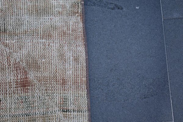 1.4 ft. x 2.7 ft. Vintage Turkish Rug TR00947 Image 6