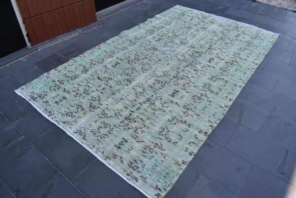 5.7 ft. x 9.4 ft. Vintage Turkish Rug TR00957 Image 1