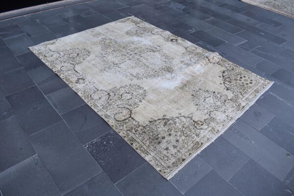 5.6 ft. x 7.6 ft. Vintage Turkish Rug TR00987 Image 2