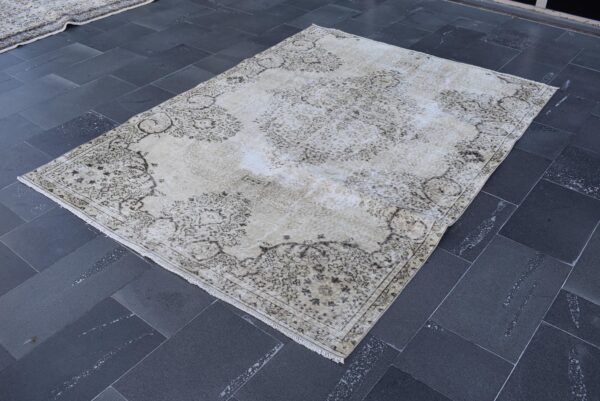 5.6 ft. x 7.6 ft. Vintage Turkish Rug TR00987 Image 1