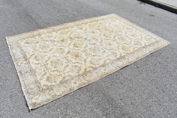 5.7 ft. x 9.3 ft. Vintage Turkish Rug TR01747 Image 1