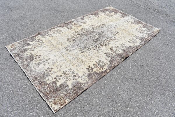 4.7 ft. x 8.5 ft. Vintage Turkish Rug TR01917 Image 1