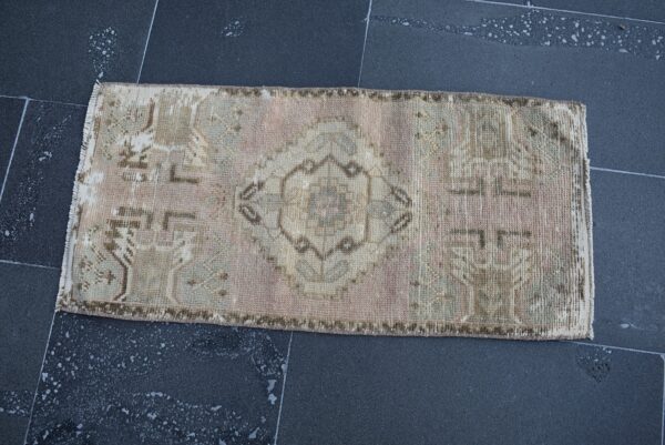 1.4 ft. x 2.9 ft. Vintage Turkish Rug TR01967 Image 4