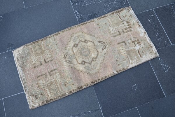 1.4 ft. x 2.9 ft. Vintage Turkish Rug TR01967 Image 1